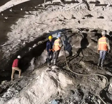 任城隧道拱顶带模注浆料，微膨胀注浆料的特点及施工工艺